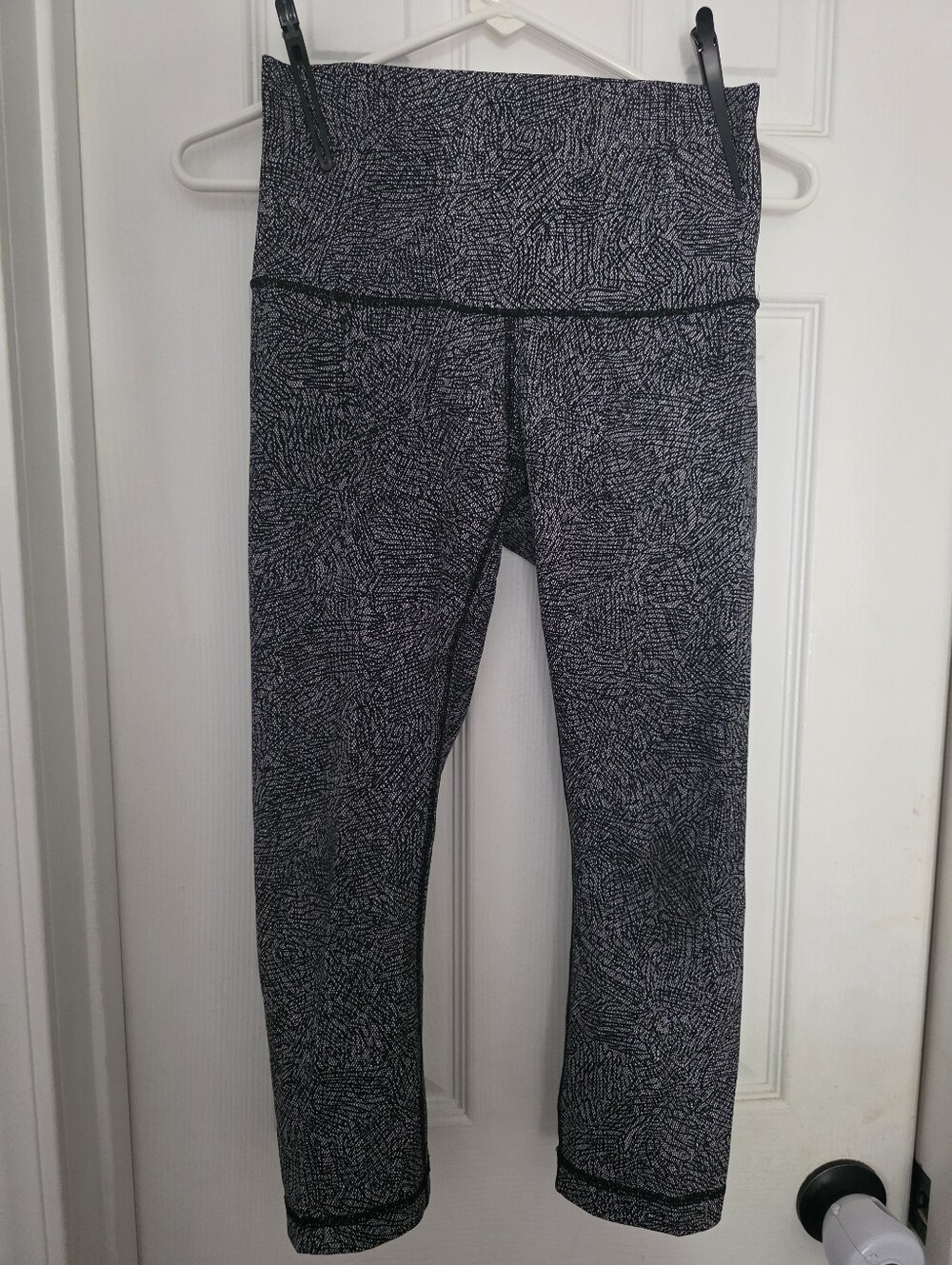 Lululemon Size 4 Cropped Leggings